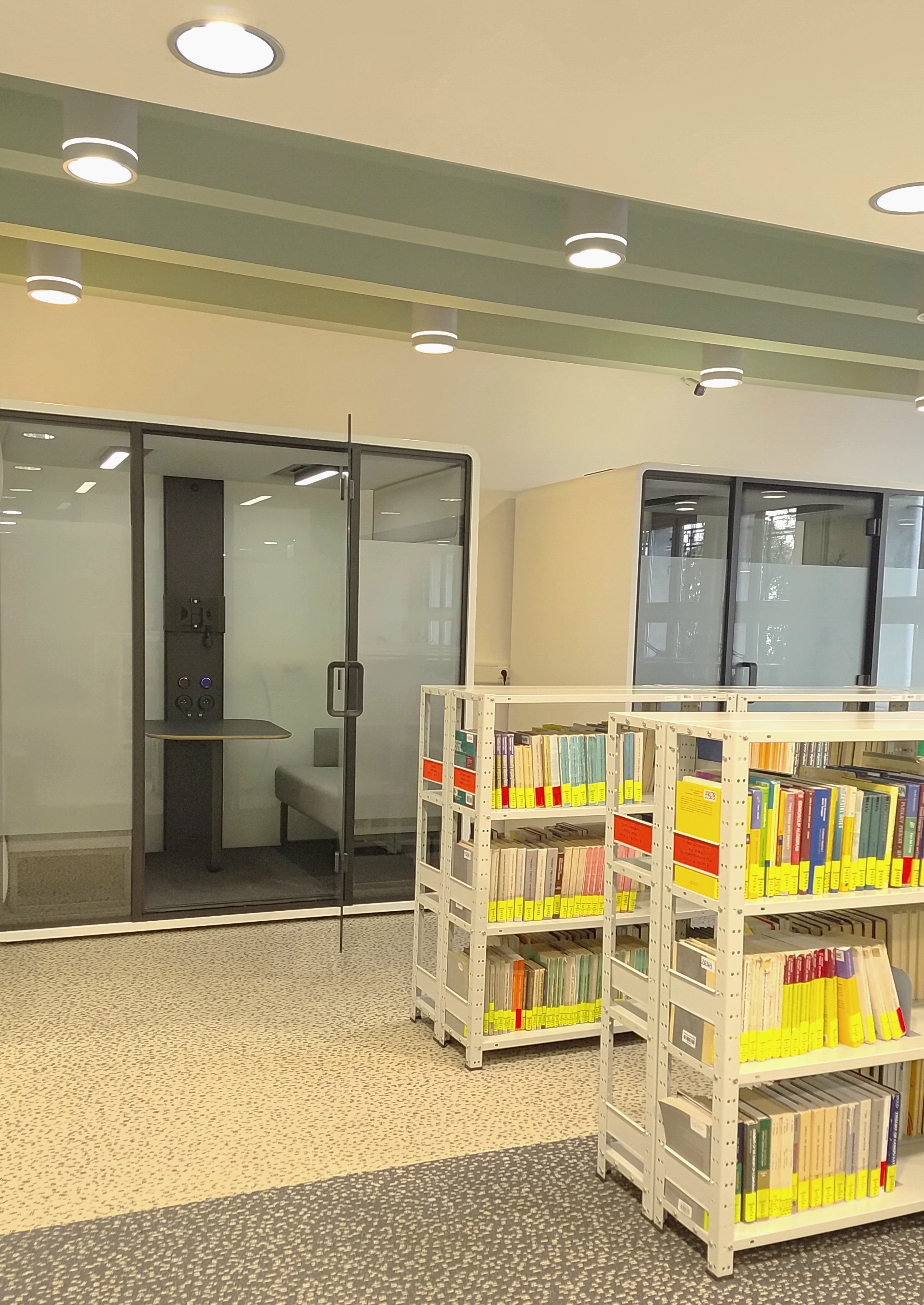 Zdięcie czytelni biblioteki Wydziału MIM