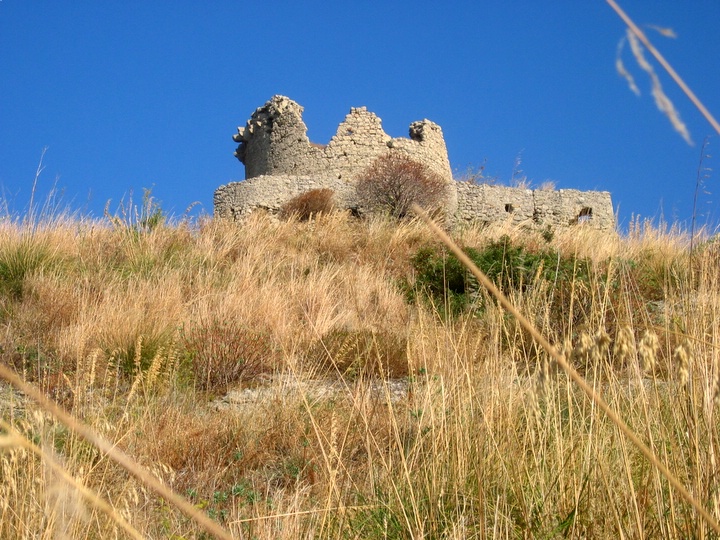 1292.JPG - Ruins in  Amantea 