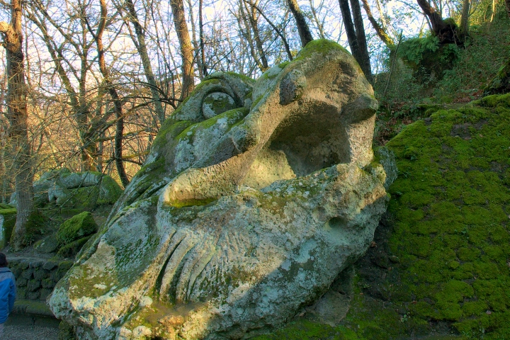 060107-022.jpg - A dolphin (part of the Neptune statue)